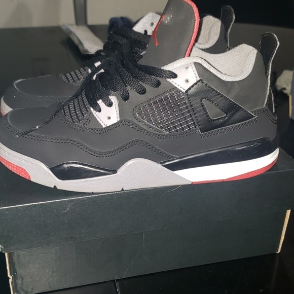 Jordan 3s - Picture 4 of 4